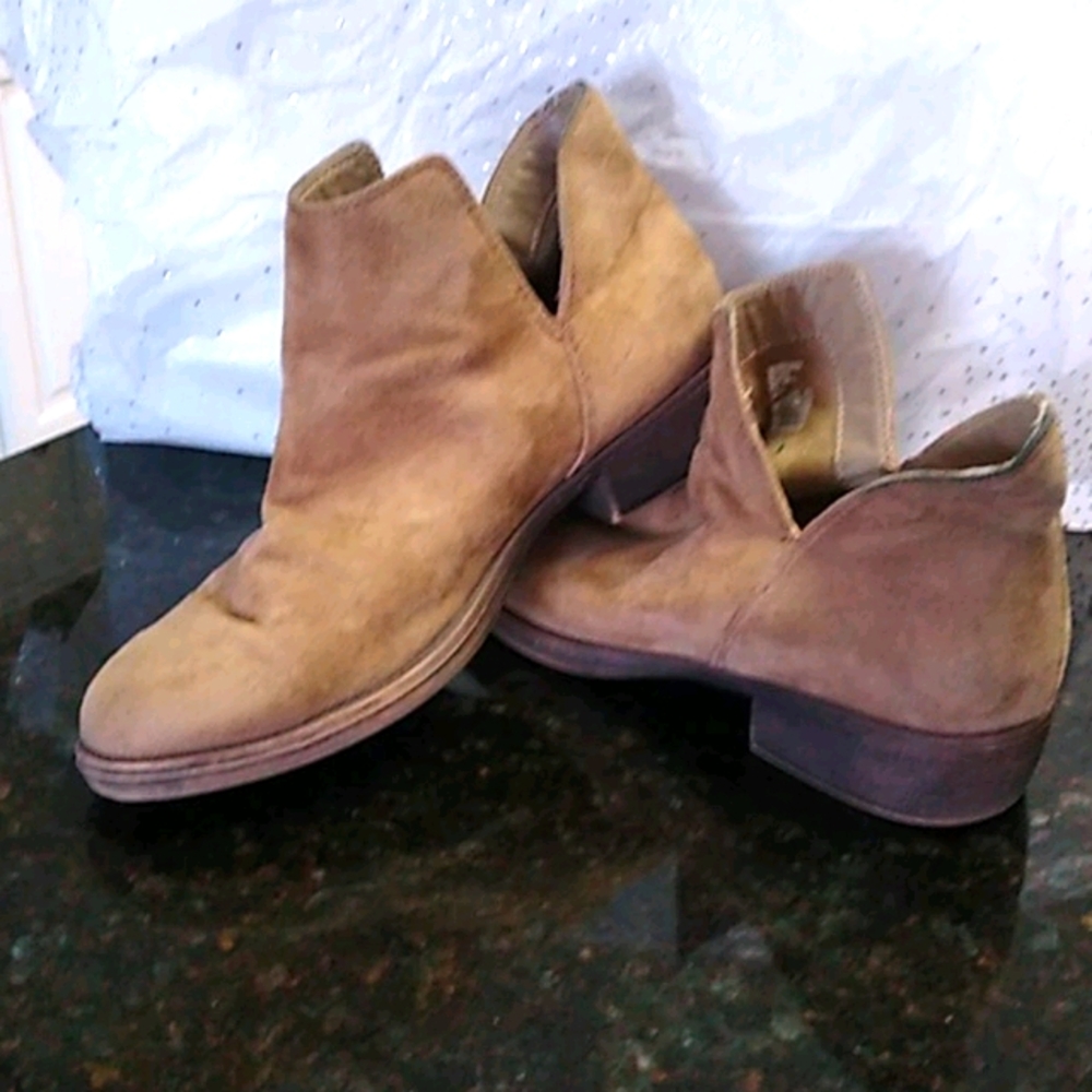 EUC Soft Brown Suede Rocketdog Booties